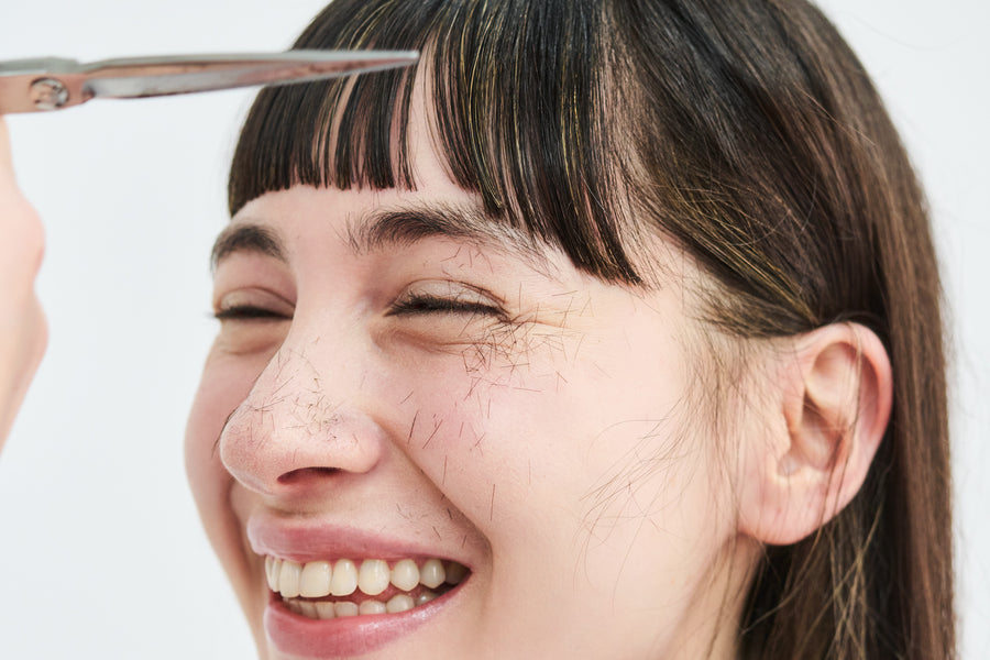 ヘアカットを受けるお客様の笑顔