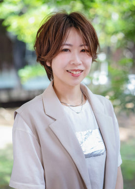 藤谷 里海 スタッフ写真