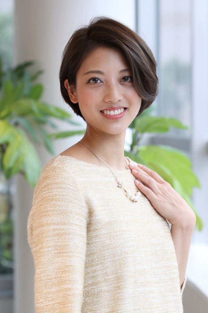 ショートボブをセクシー格好良く