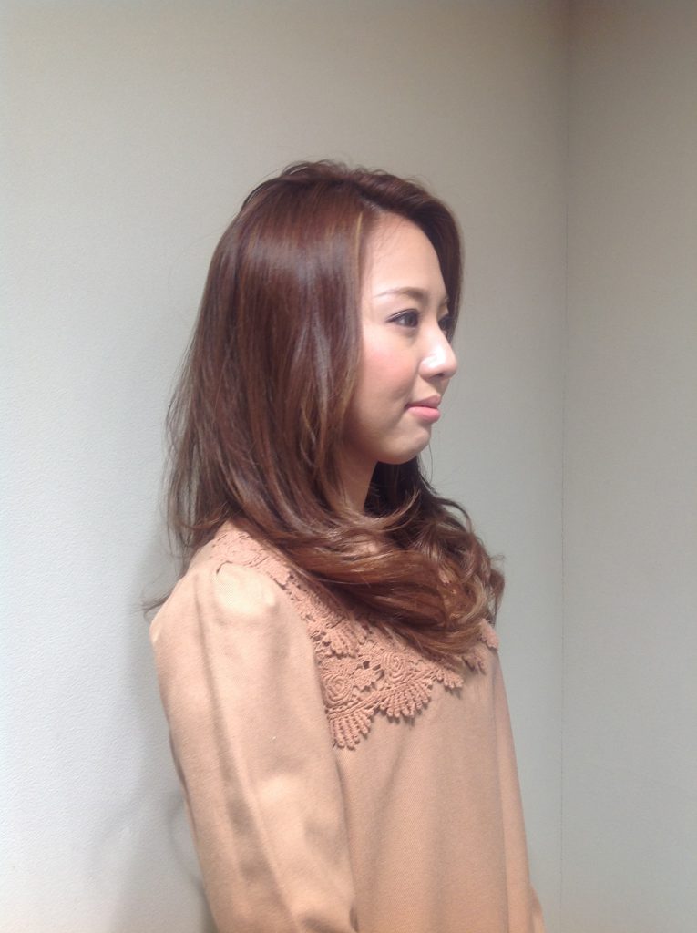 フェミニンロングレイヤー