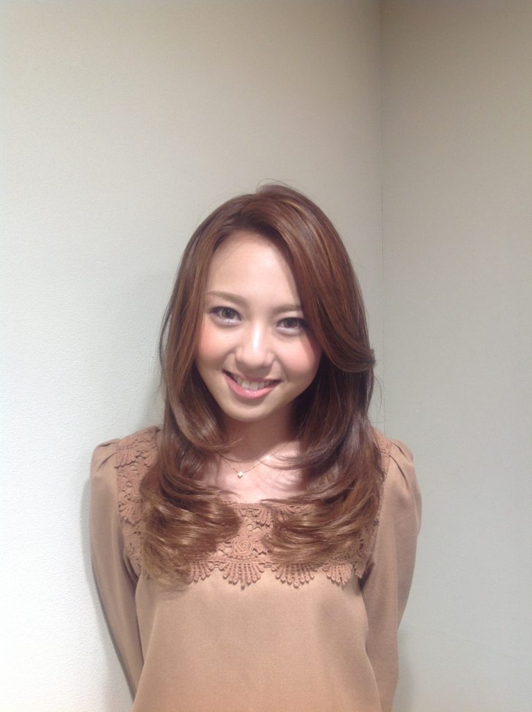 フェミニンロングレイヤー