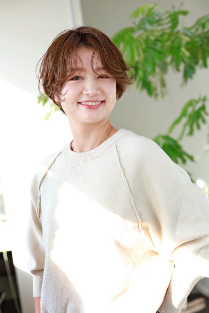 大人カーリーショート