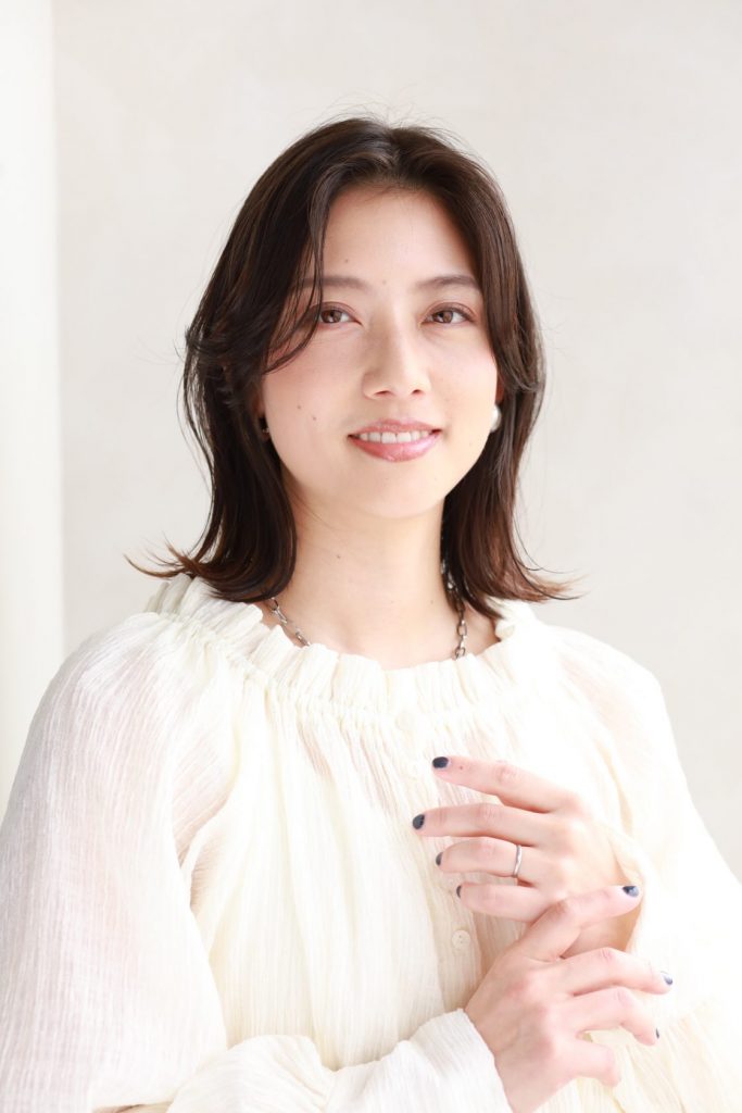 上品アウトカールミディ