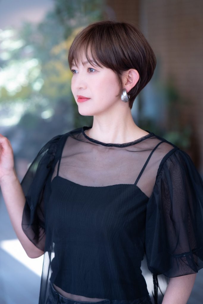 小顔透け感ショート