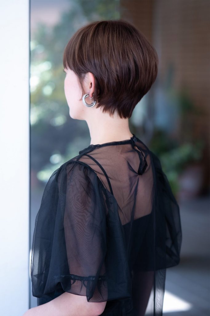 小顔透け感ショート