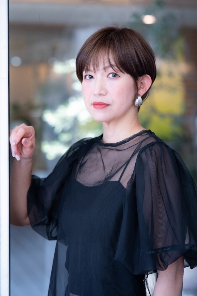 小顔透け感ショート